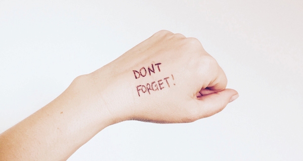 Patient with POTS and brain fog writing on hand "don't forget"