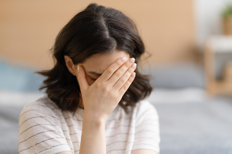 woman with pots and lyme disease holding her forehead