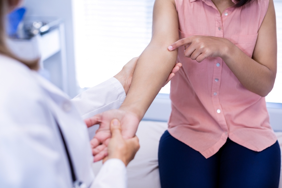 patient with lyme disease being examined for cellulitis